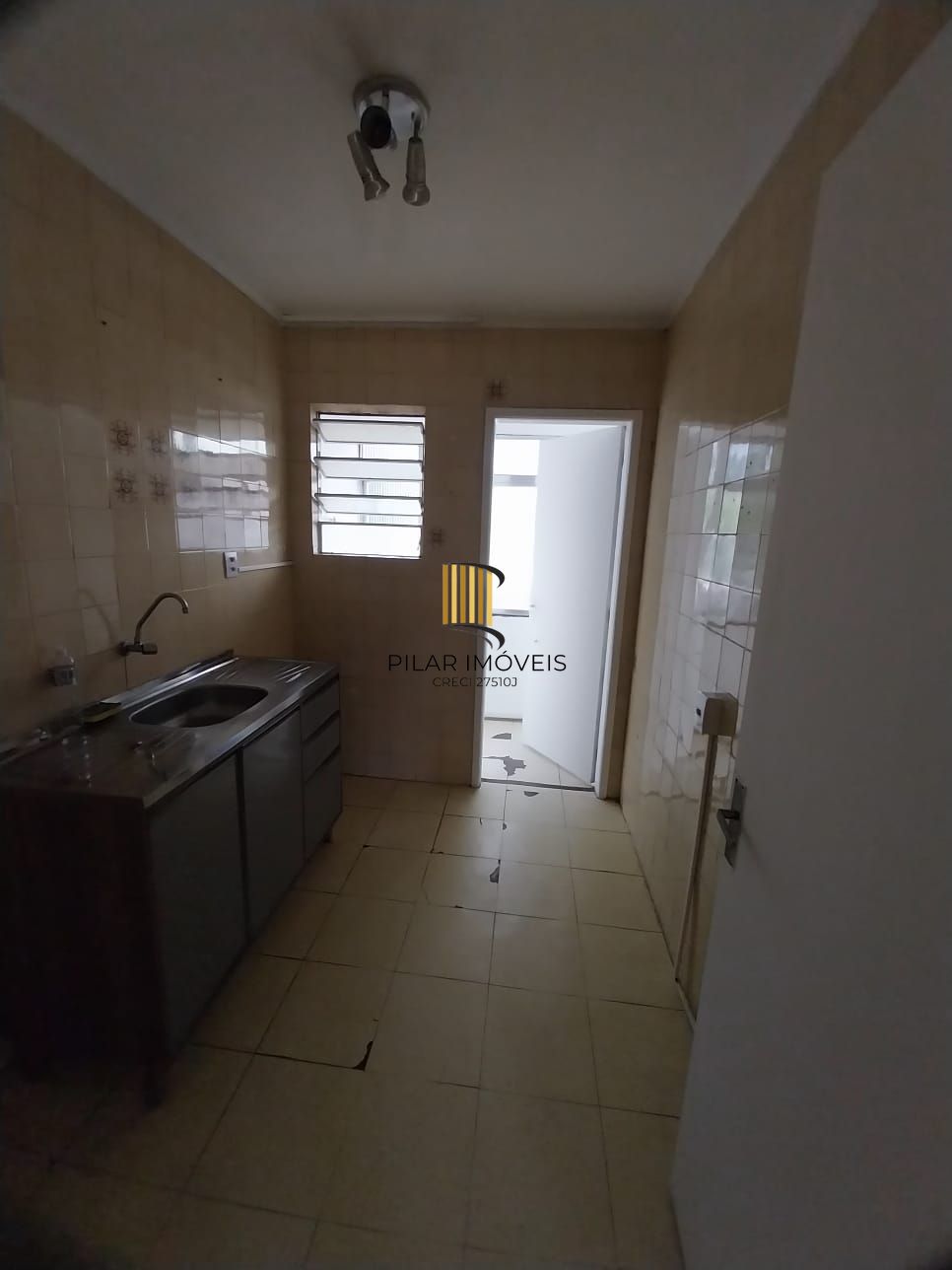 Apto 1D desocupado com BOX no Humaitá P. Alegre, Preço Atrativo