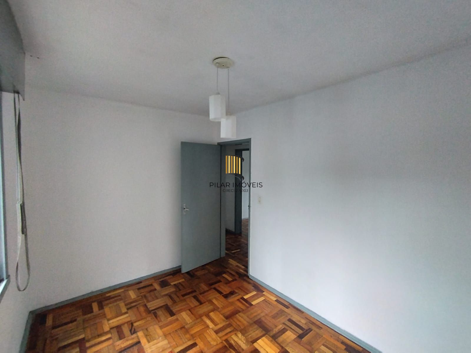Apartamento 3D Reformado, com Box escriturado, coberto e fechado.