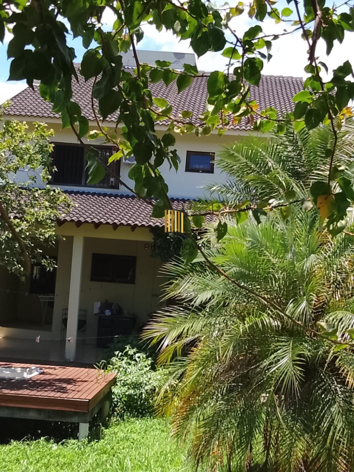 CASA / SOBRADO 5D e 10 vagas 3 Banheiros - Pátio enorme c/ Jacuzi e Pergolado - Living 3 ambientes - Sta Teresa