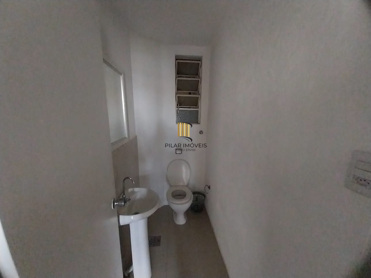 Oportunidade Sala Comercial Centro Frente andar Alto, Preço ATRATIVO.
