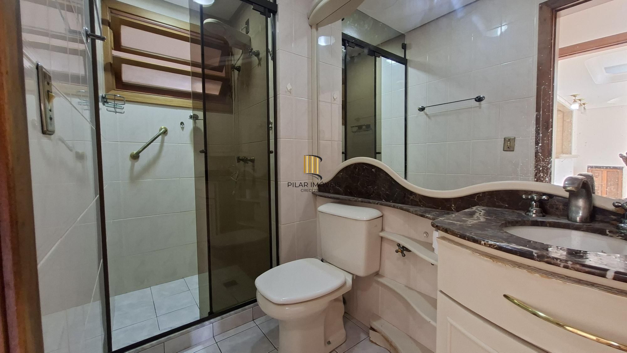 Apartamento com sacada e suite