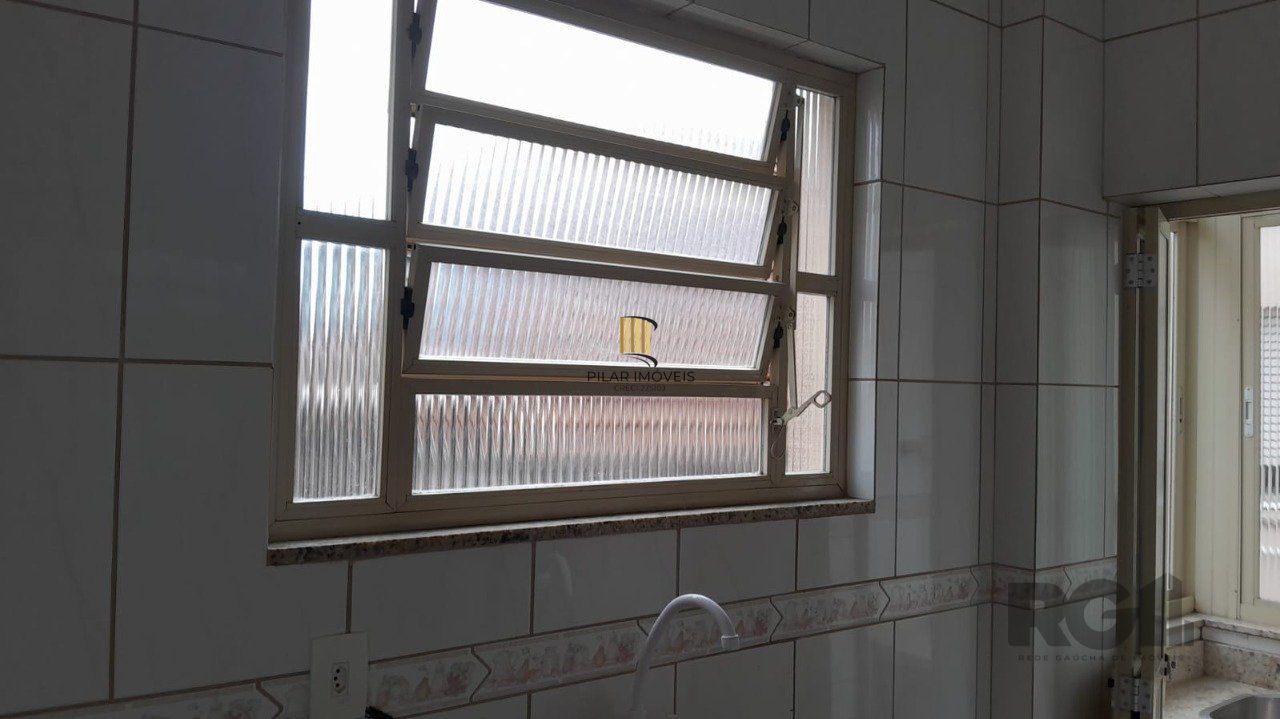 Compre 1 quarto,desocupado,próximo a Rua Lima e Silva e Supermercado Zaffari