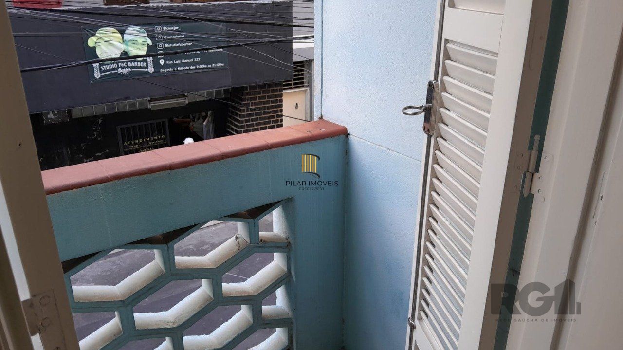 Apartamento na Luiz Manoel,2 dormitórios,desocupado,frente,bairro Santana