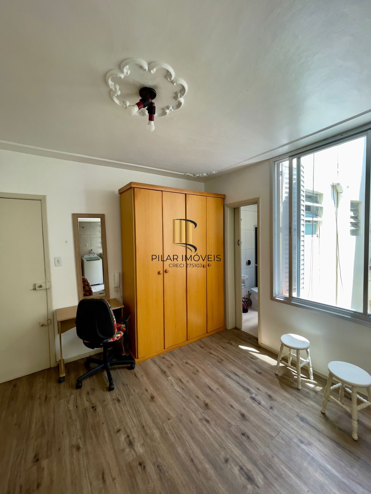 JKZÃO SALA QUARTO CONJUGADOS, COZINHA COM ÁREA DE SERVIÇO E BANHEIRO, C. BAIXA Porto Alegre