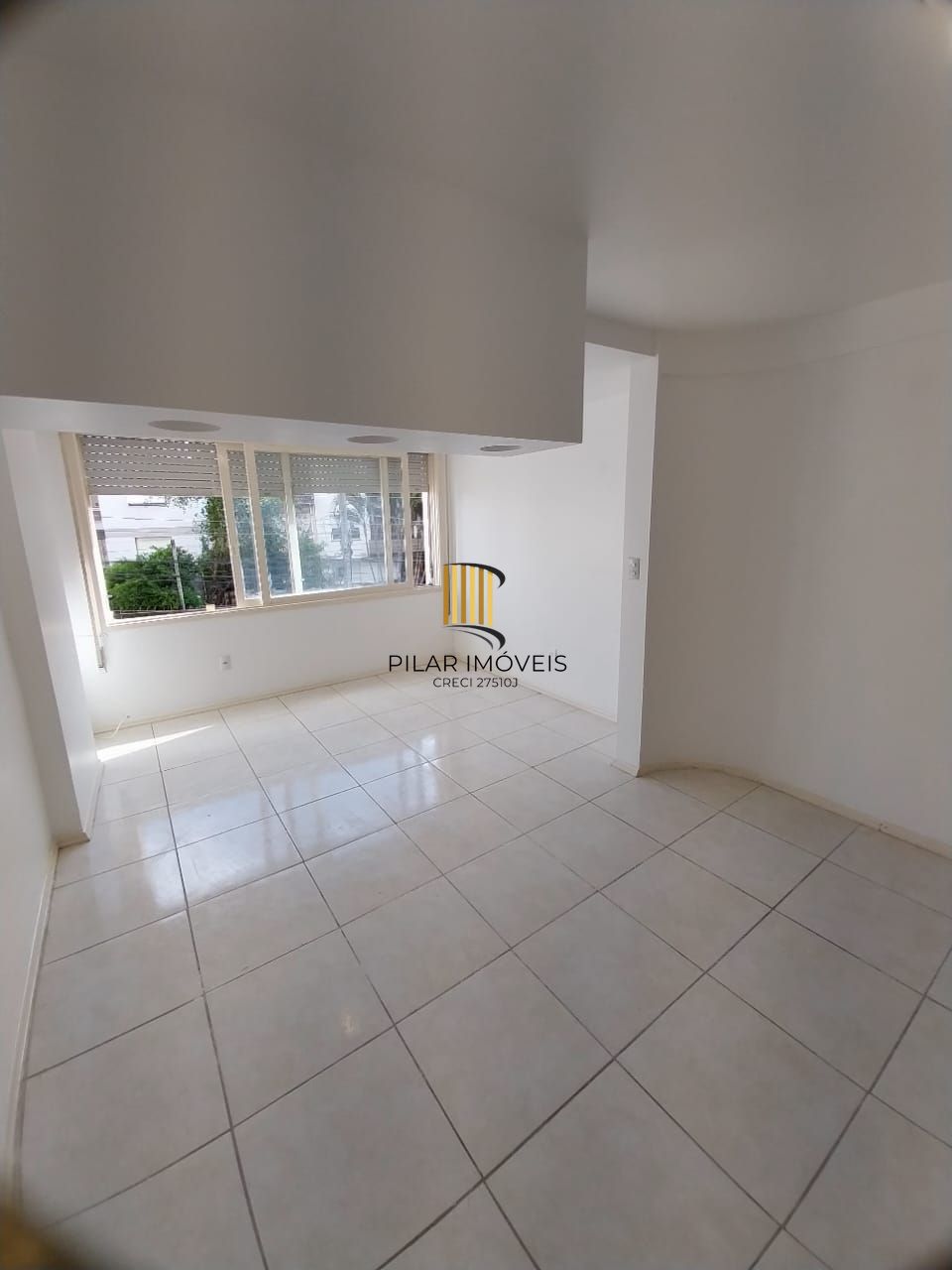 JK na Cidade Baixa, 2 piso, elevador, Preço atrativo.