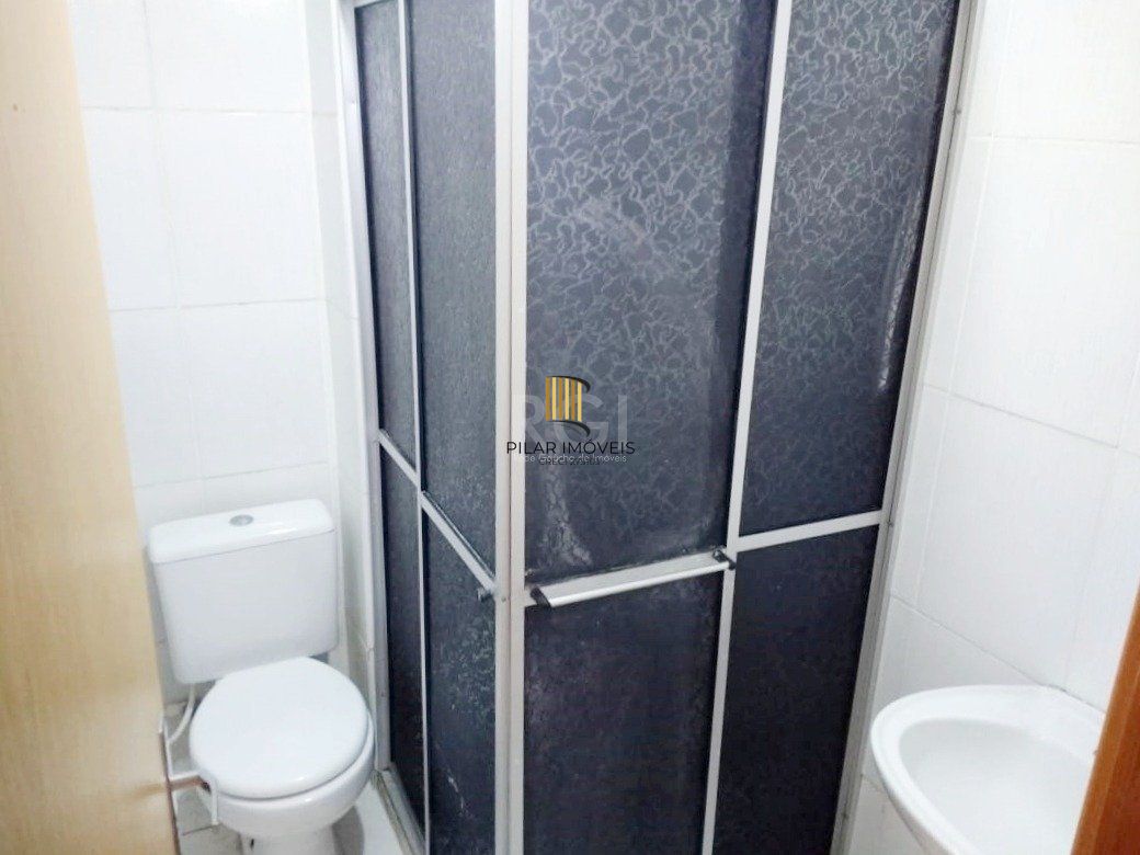 Apartamento com 3 dormitórios, com sacada, no bairro Santos Dumont em São Leopoldo. Condomínio com infra completa, incluindo piscinas adulto e infantil, segurança e portaria 24h.