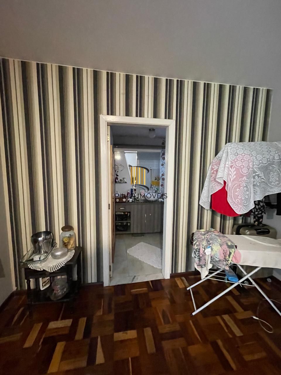 Casa 5 dormitórios no bairro Partenon