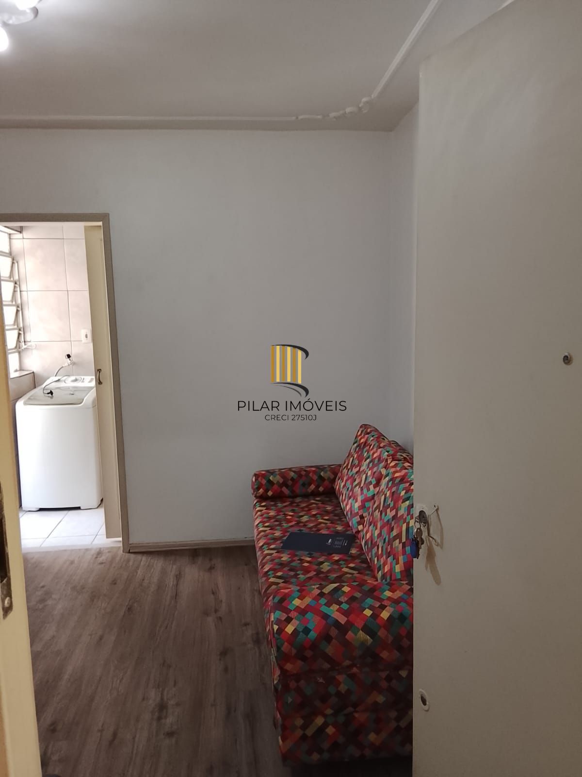 JKZÃO SALA QUARTO CONJUGADOS, COZINHA COM ÁREA DE SERVIÇO E BANHEIRO, C. BAIXA Porto Alegre