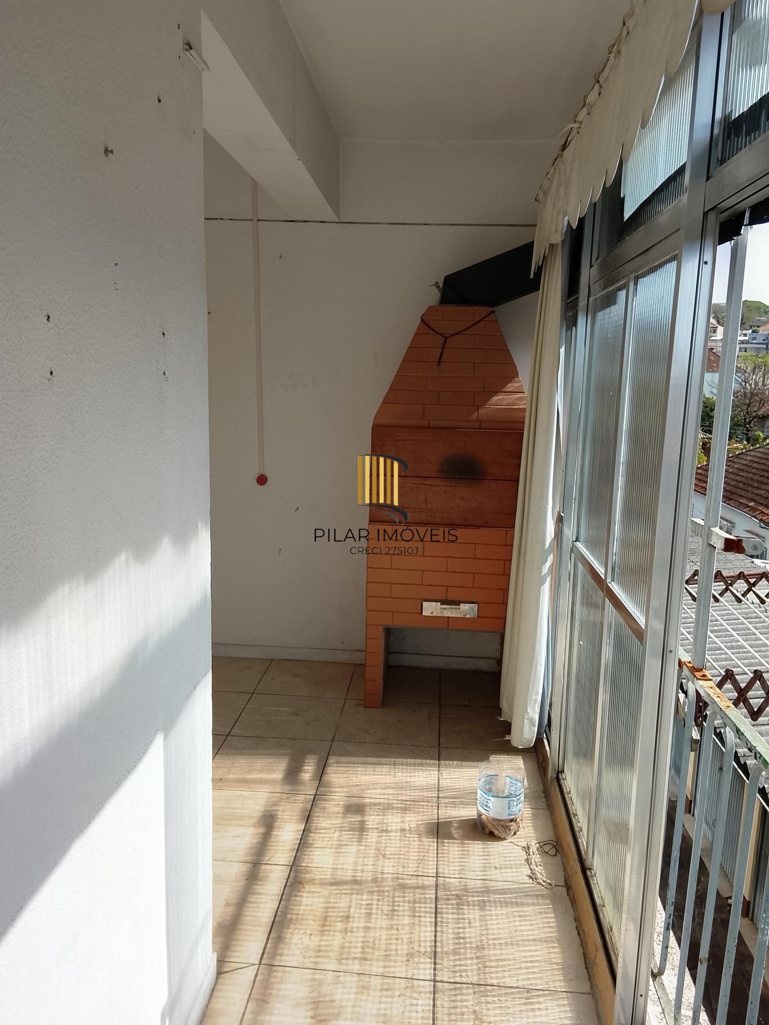 Ótimo apartamento 1D, desocupado na Medianeira, preço atrativo.