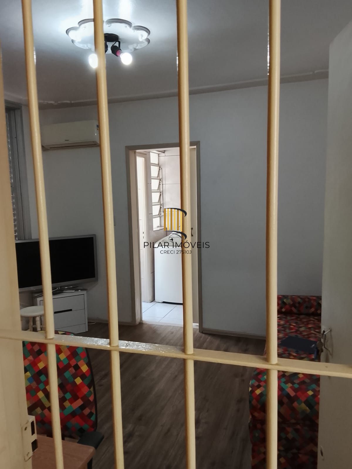 JKZÃO SALA QUARTO CONJUGADOS, COZINHA COM ÁREA DE SERVIÇO E BANHEIRO, C. BAIXA Porto Alegre - Pilar Imóveis