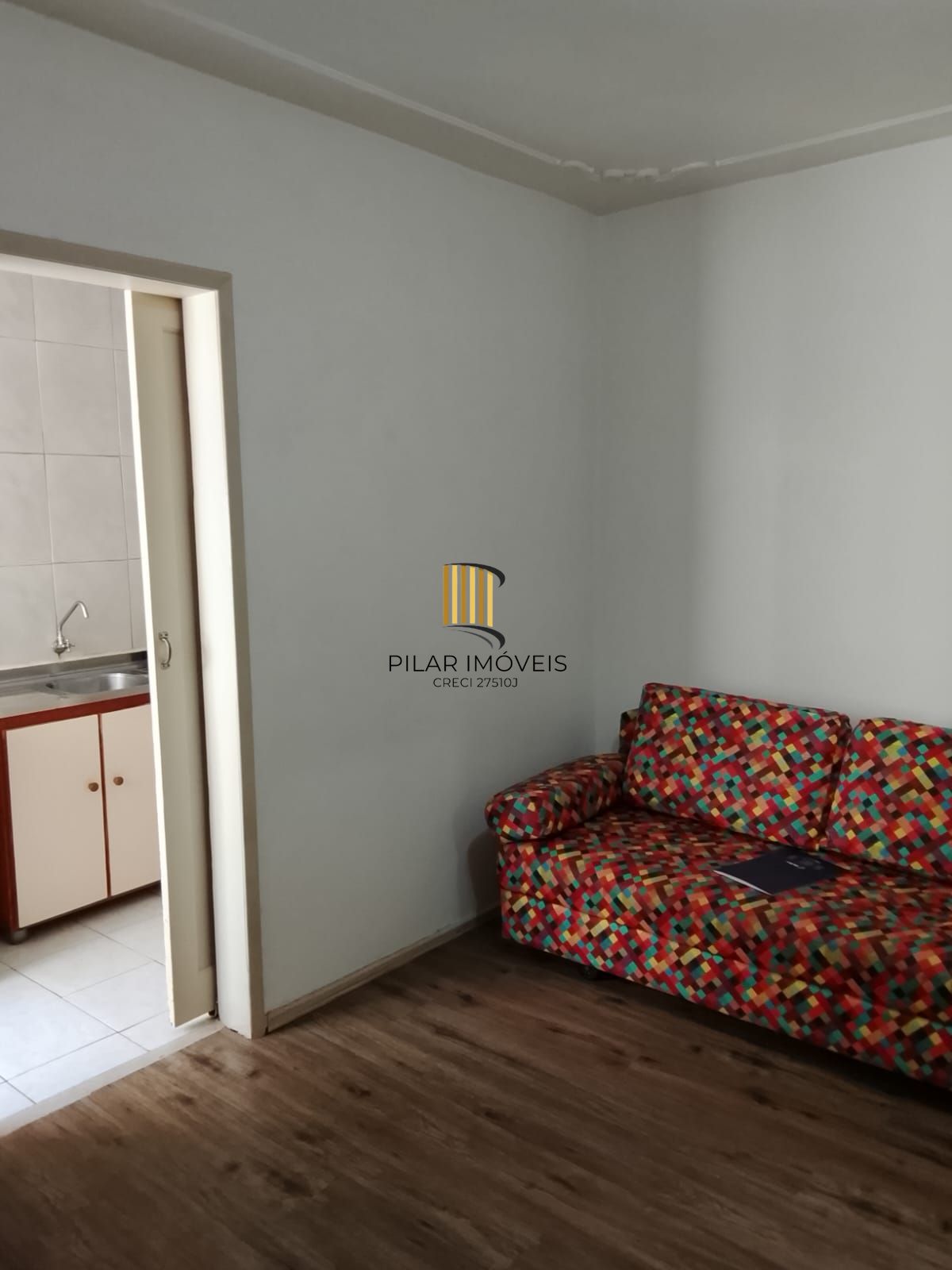 JKZÃO SALA QUARTO CONJUGADOS, COZINHA COM ÁREA DE SERVIÇO E BANHEIRO, C. BAIXA Porto Alegre