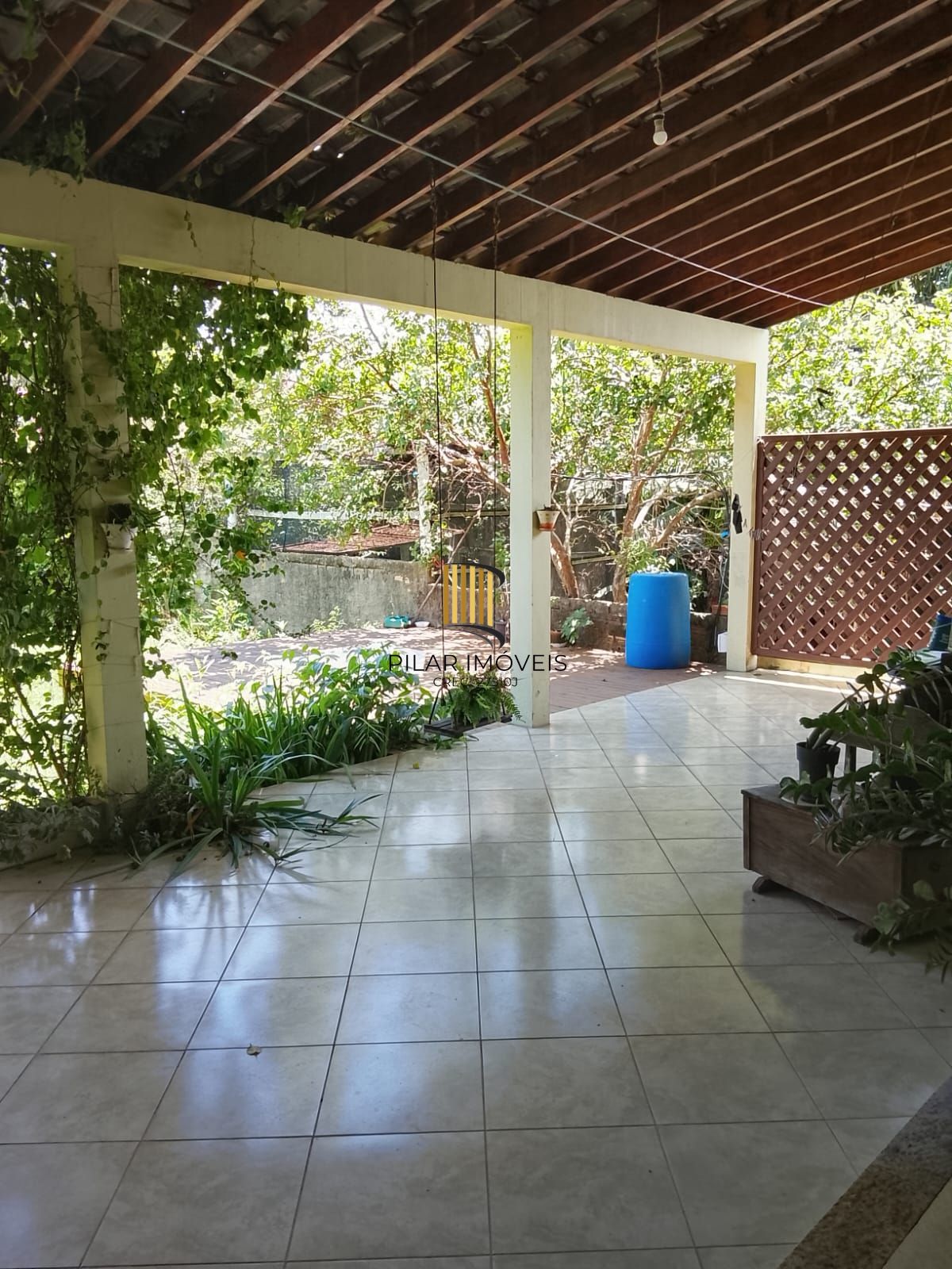 CASA / SOBRADO 5D e 10 vagas 3 Banheiros - Pátio enorme c/ Jacuzi e Pergolado - Living 3 ambientes - Sta Teresa