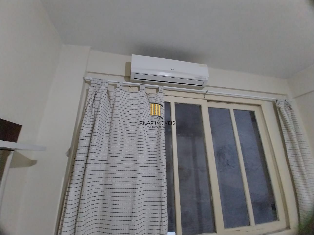 Oportunidade Excelente Apartamento 1D Mobiliado 2 piso com elevador Cidade Baixa.