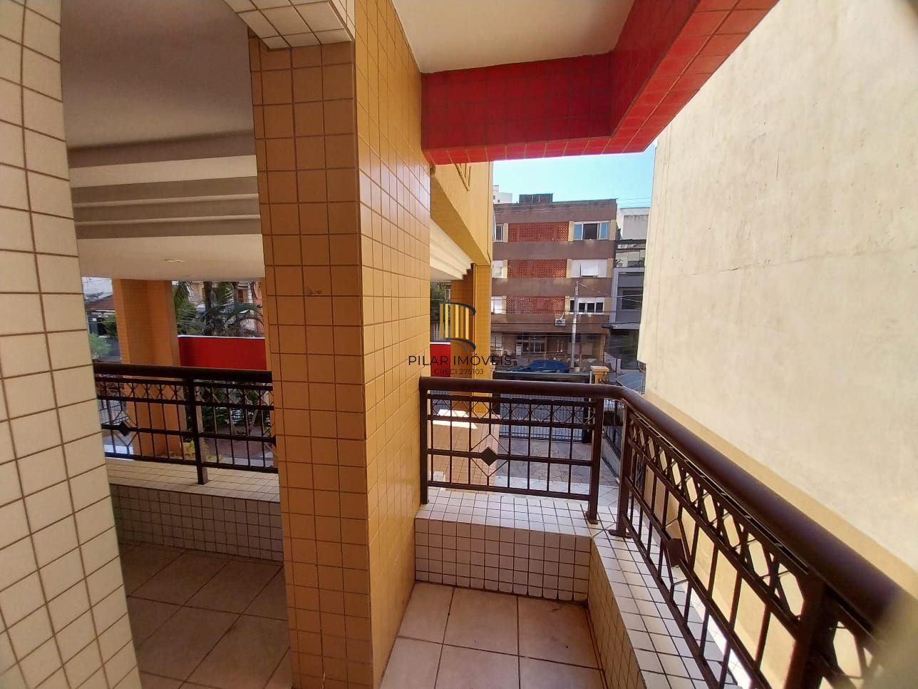 Excelente apartamento, BOX duplo, Cidade Baixa, 3D, 1 suite, semimobiliado, sala de jantar e 2 salas de estar, lareira e churrasqueira. 2 banheiros.