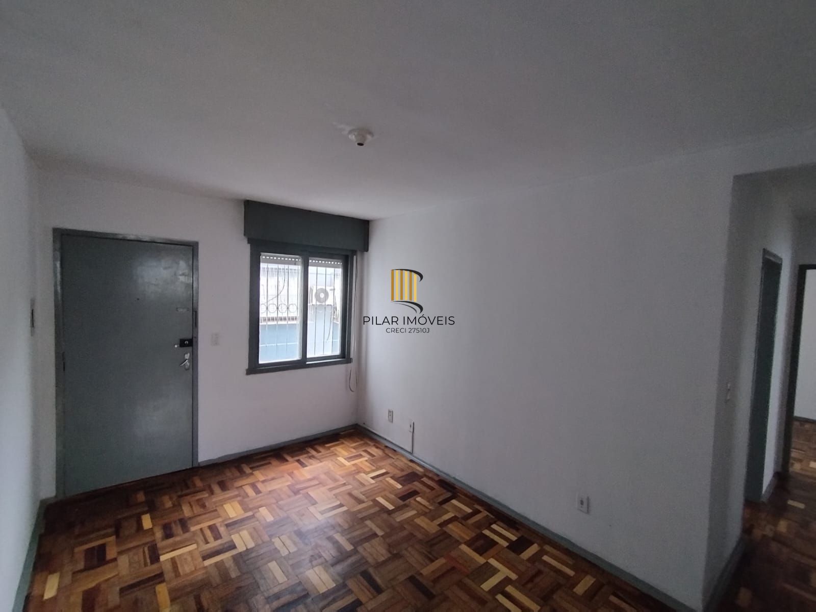 Apartamento 3D Reformado, com Box escriturado, coberto e fechado.