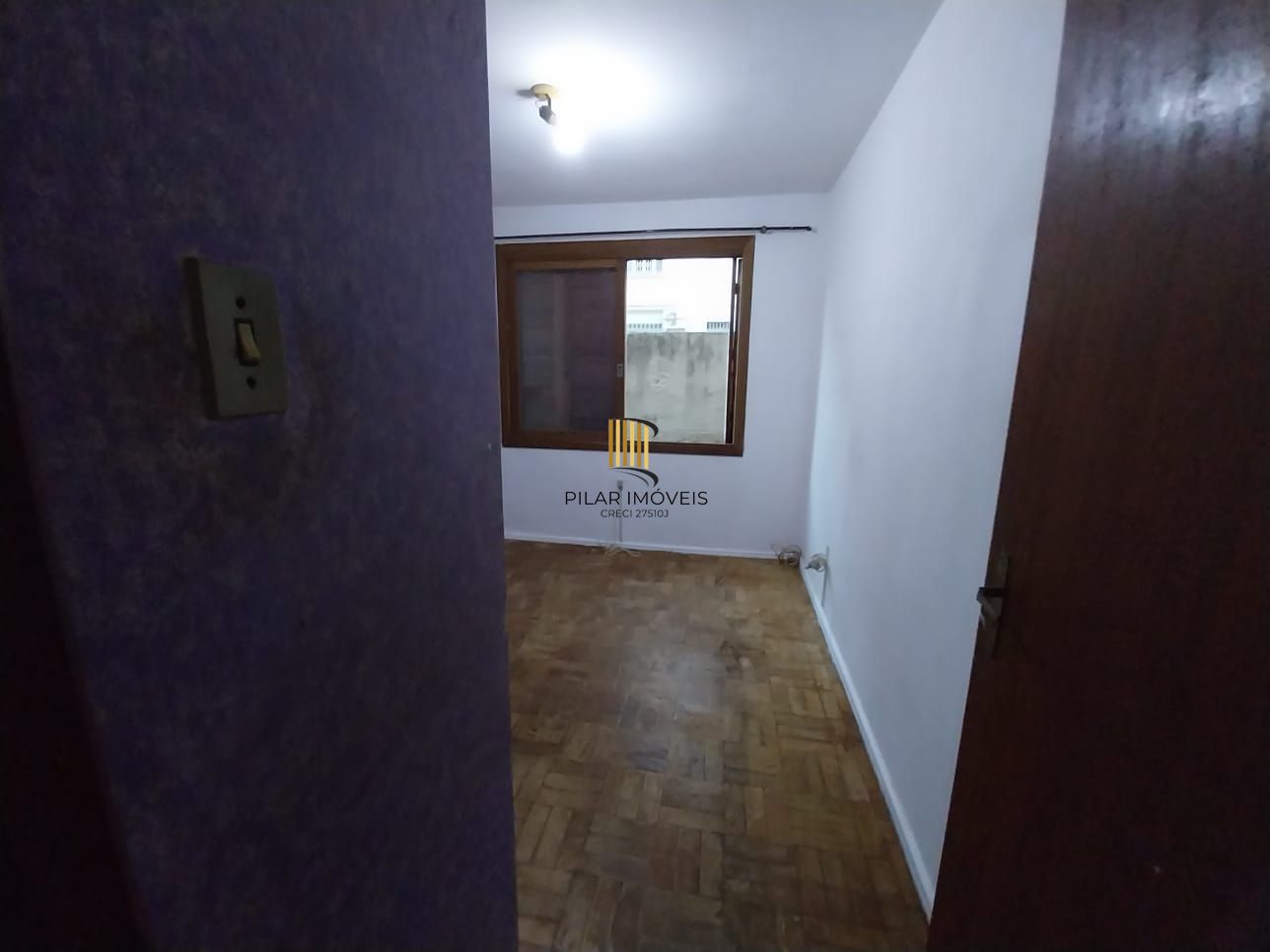 Apartamento térreo, 2 dormitórios. 2 banheiros, demais peças, Menino Deus