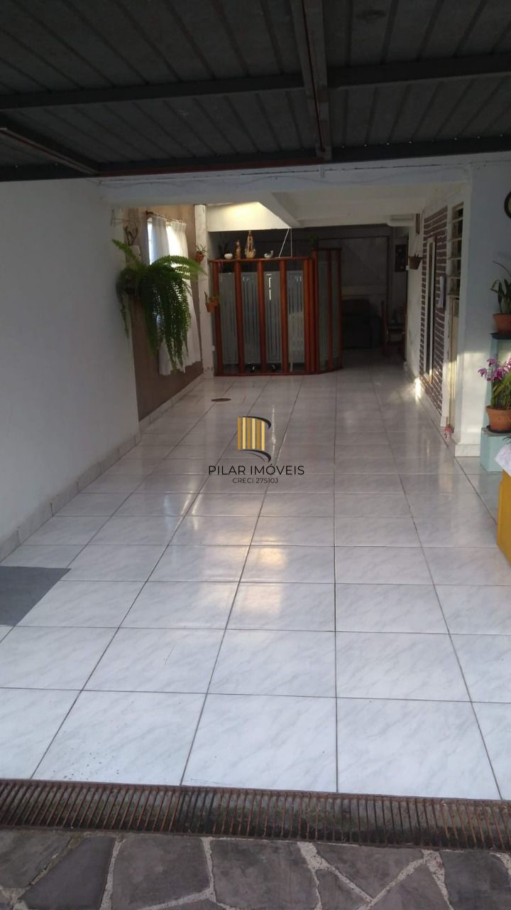 Casa para Venda - 300m², 3 dormitórios, 2 vagas - Nonoai