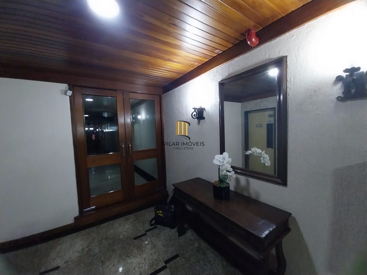 Oportunidade Excelente Apartamento 1D Mobiliado 2 piso com elevador Cidade Baixa.