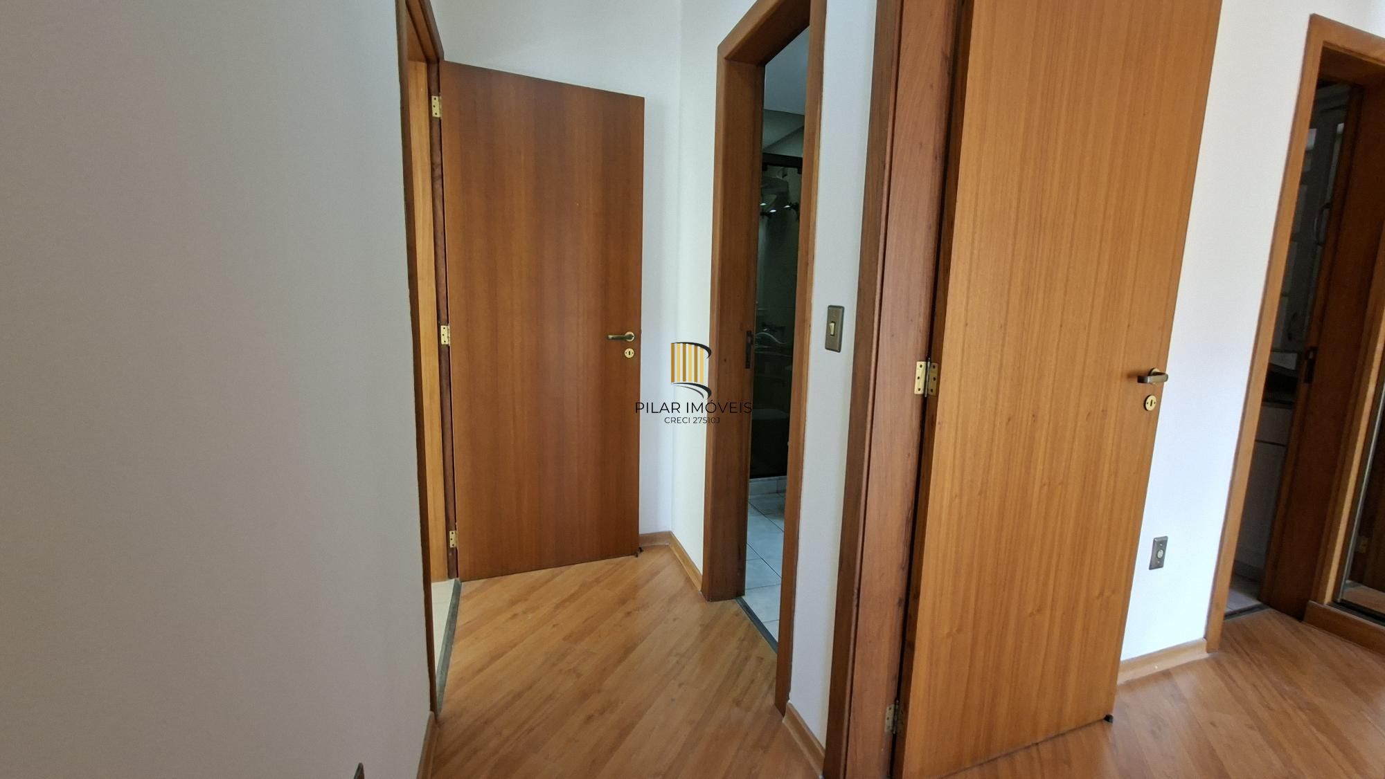 Apartamento com sacada e suite