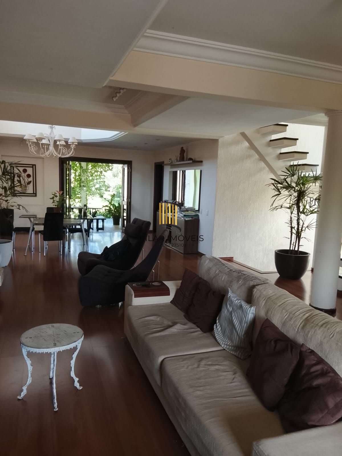 CASA / SOBRADO 5D e 10 vagas 3 Banheiros - Pátio enorme c/ Jacuzi e Pergolado - Living 3 ambientes - Sta Teresa