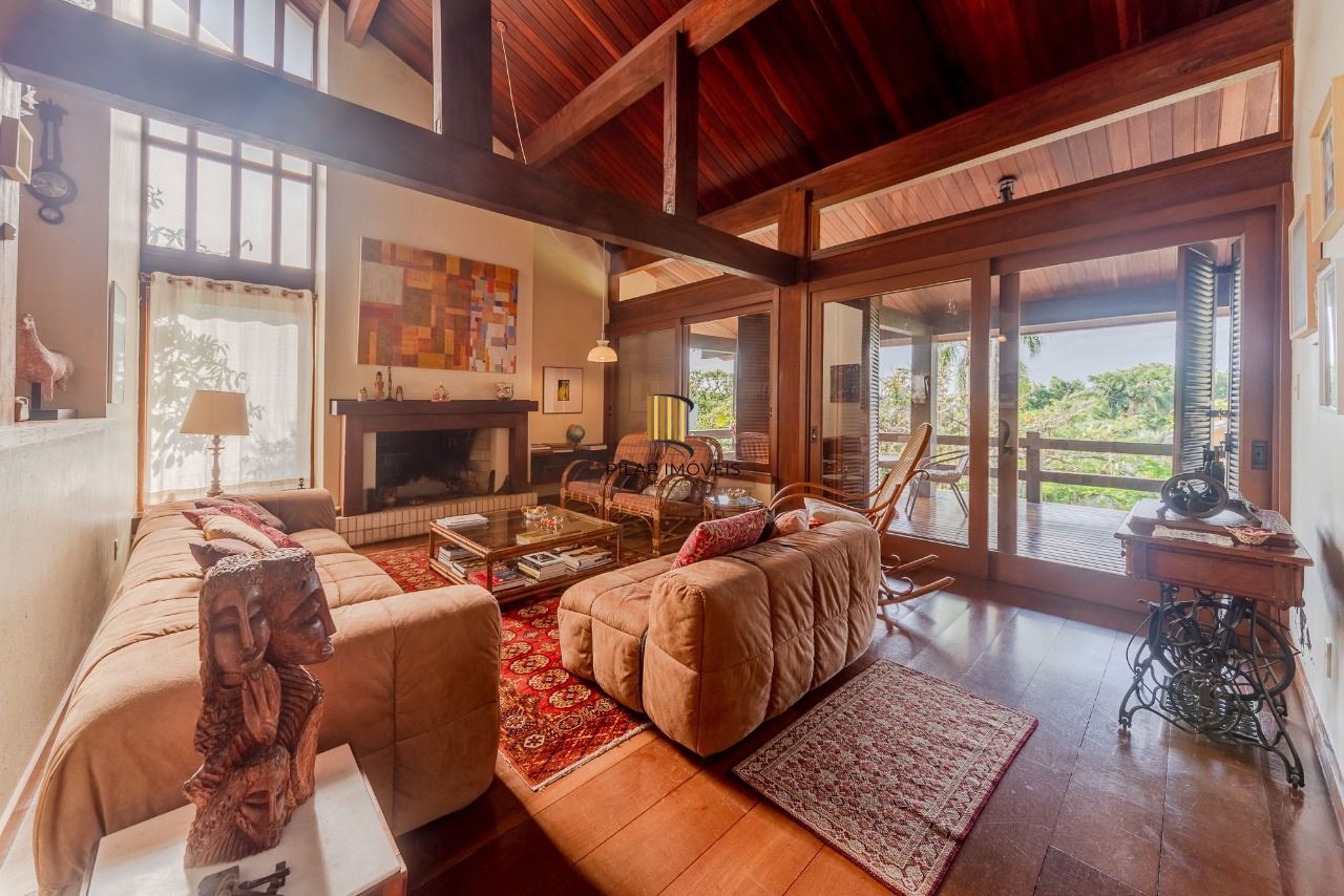 Casa 3 dormitórios no bairro Cavalhada