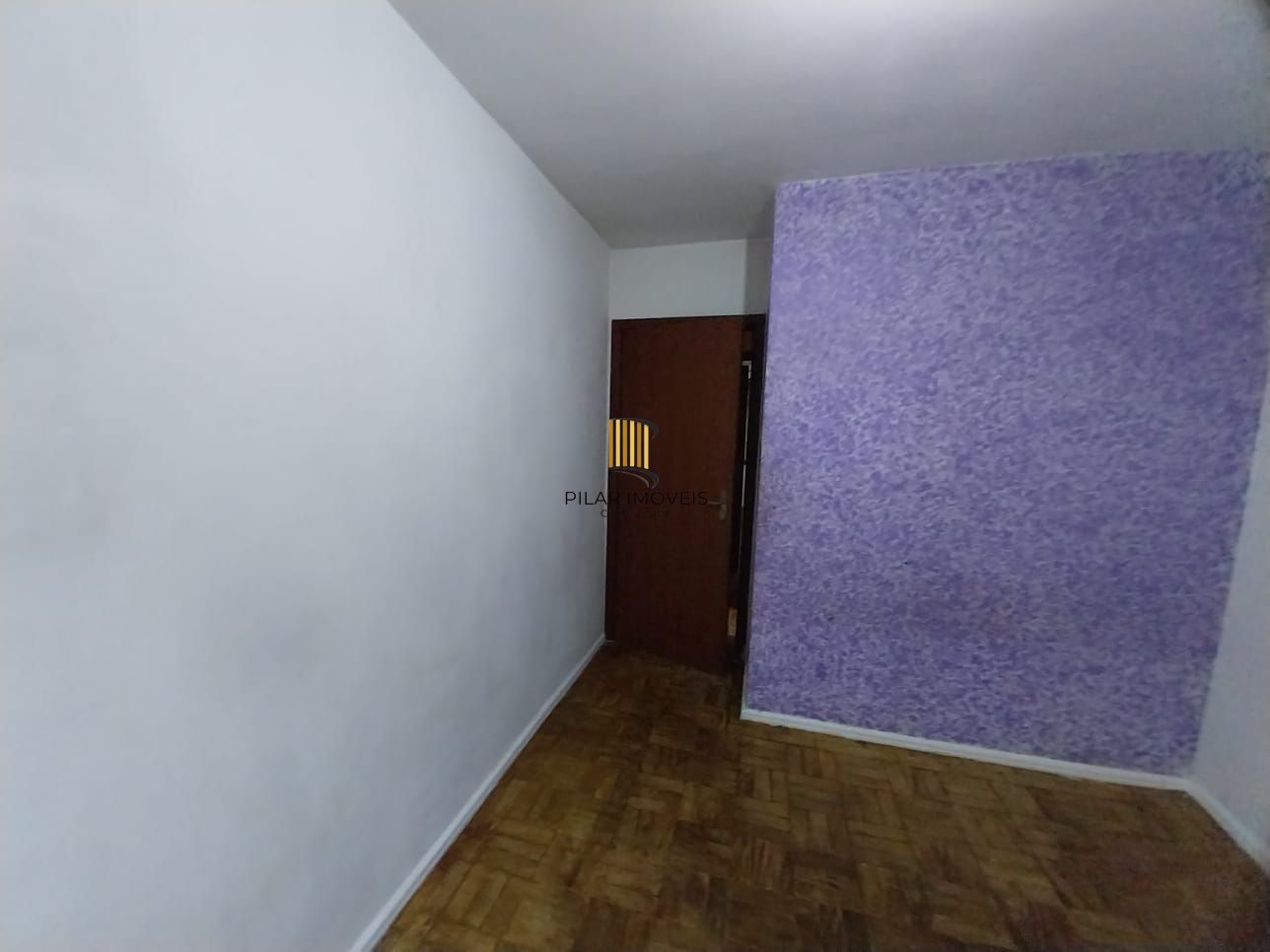 Apartamento térreo, 2 dormitórios. 2 banheiros, demais peças, Menino Deus