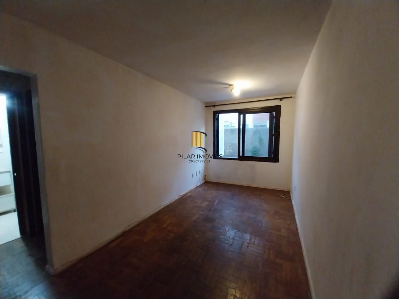 Apartamento térreo, 2 dormitórios. 2 banheiros, demais peças, Menino Deus