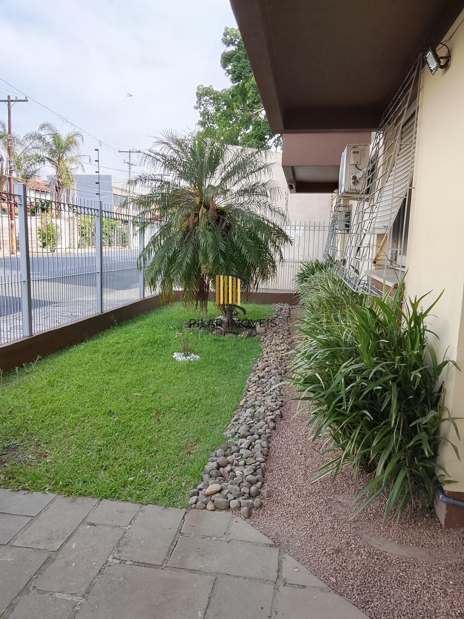 Ótimo apartamento 1D, desocupado na Medianeira, preço atrativo.