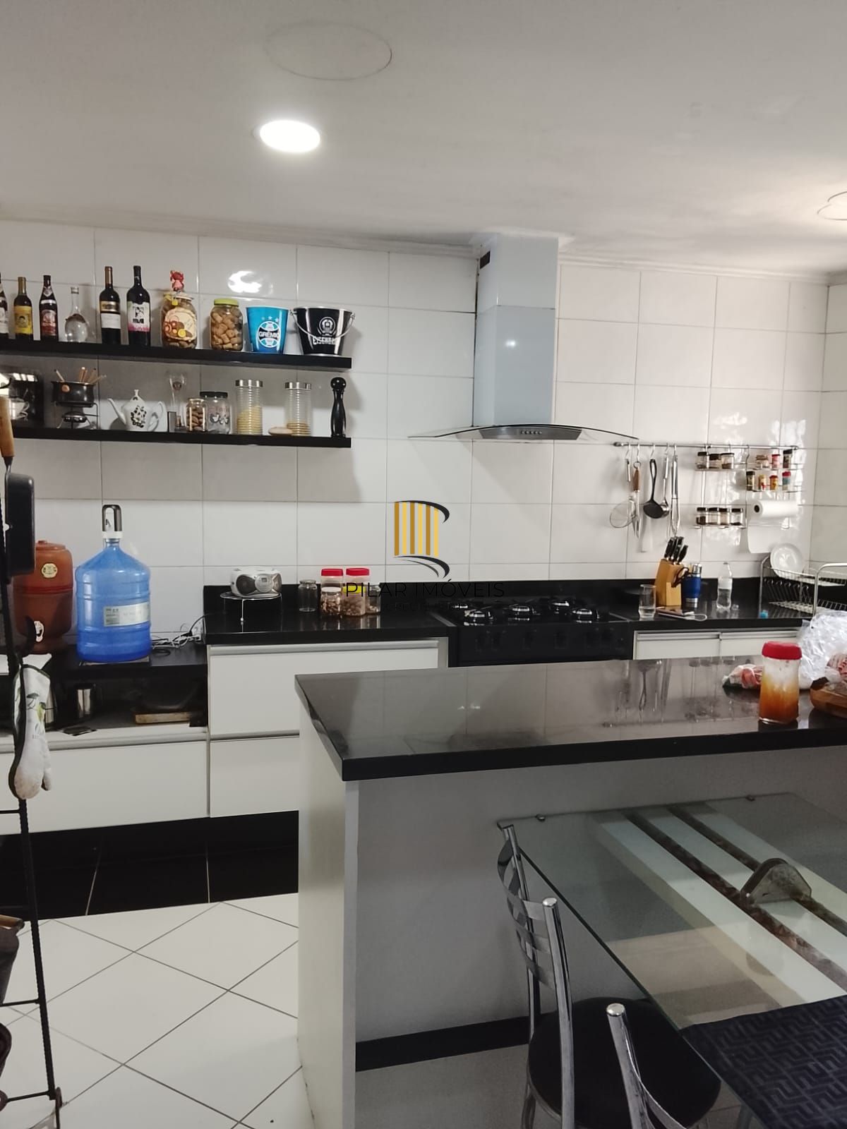 CASA / SOBRADO 5D e 10 vagas 3 Banheiros - Pátio enorme c/ Jacuzi e Pergolado - Living 3 ambientes - Sta Teresa