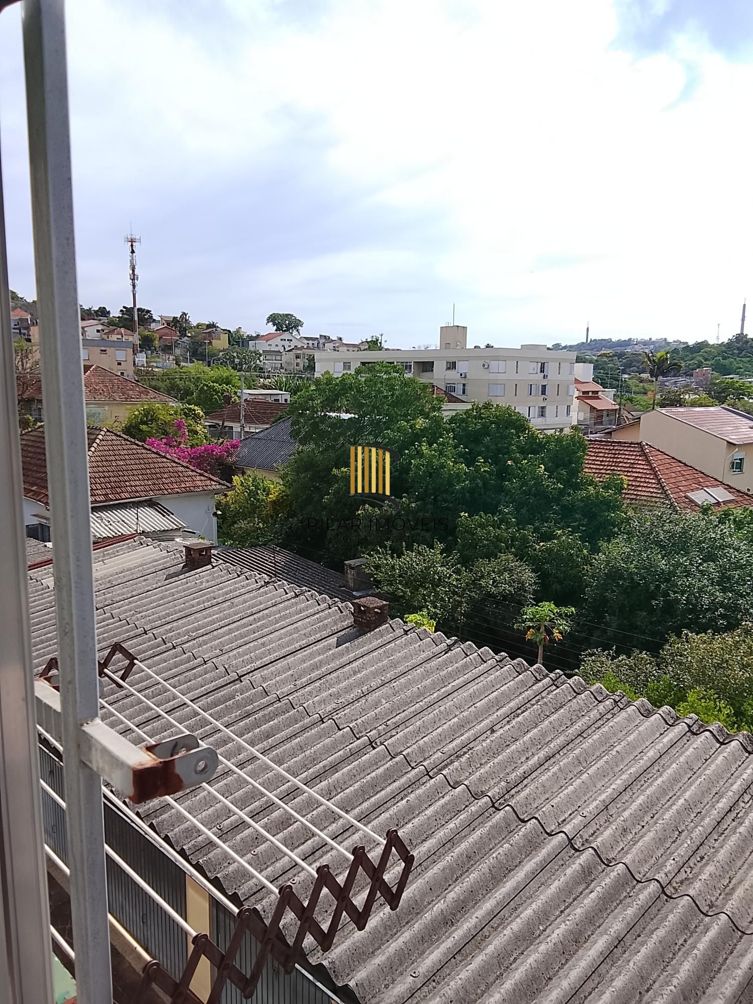 Ótimo apartamento 1D, desocupado na Medianeira, preço atrativo.