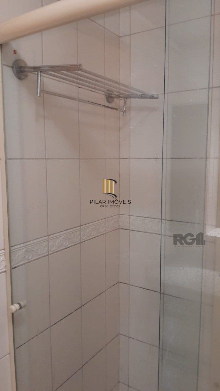 Apartamento semi- mobiliado 02 dormitórios, 01 suíte,andar alto,na Cidade Baixa