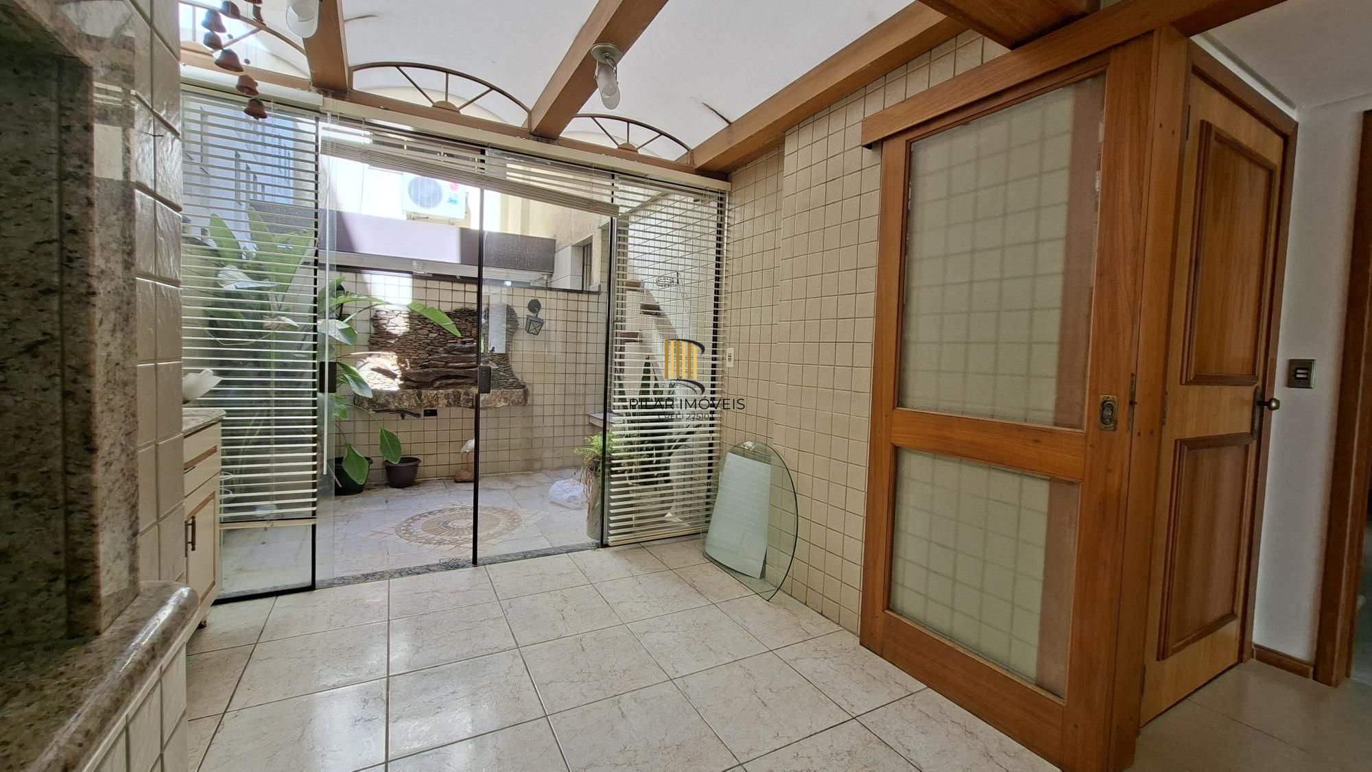 Apartamento com sacada e suite