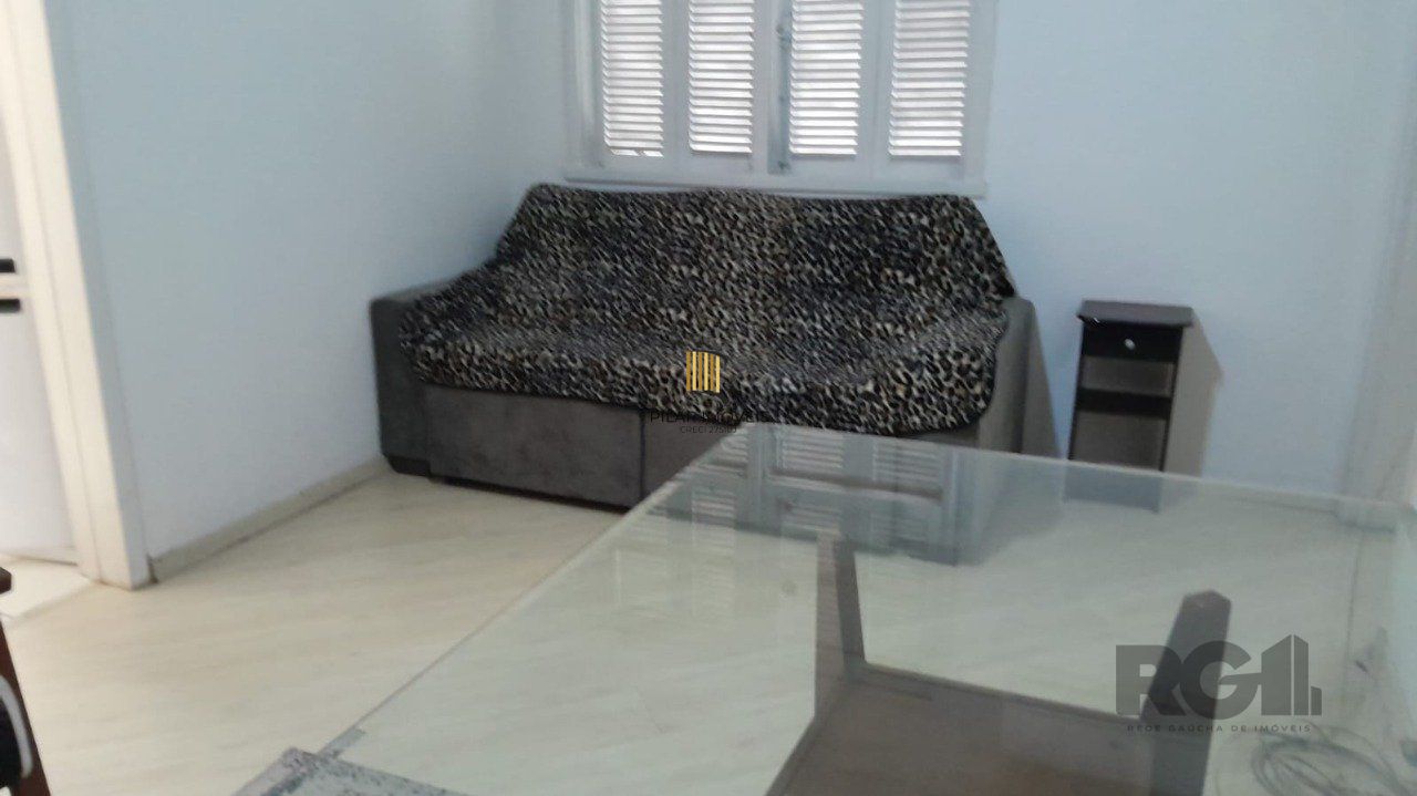 Apartamento na Luiz Manoel,2 dormitórios,desocupado,frente,bairro Santana