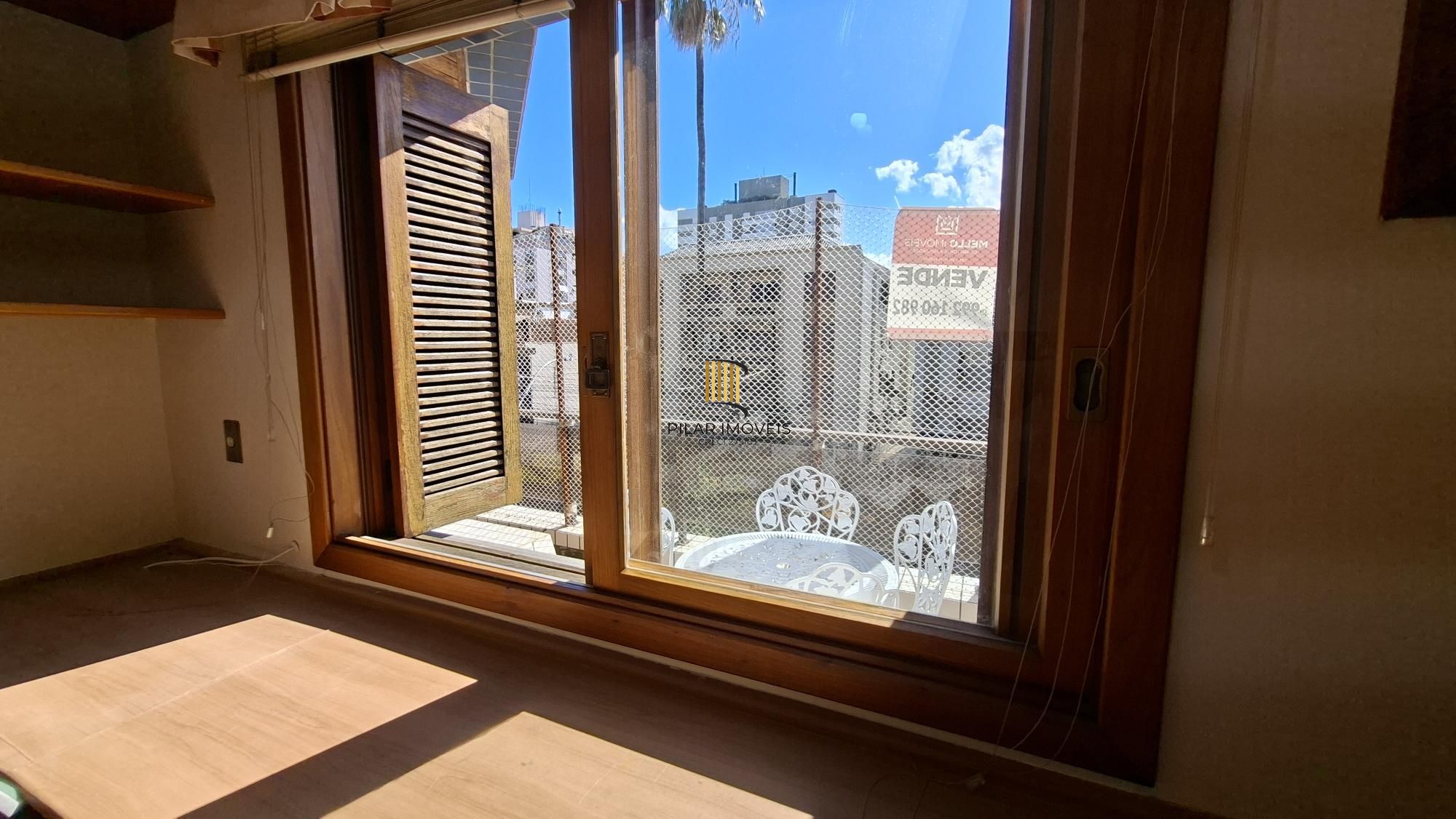 Apartamento com sacada e suite