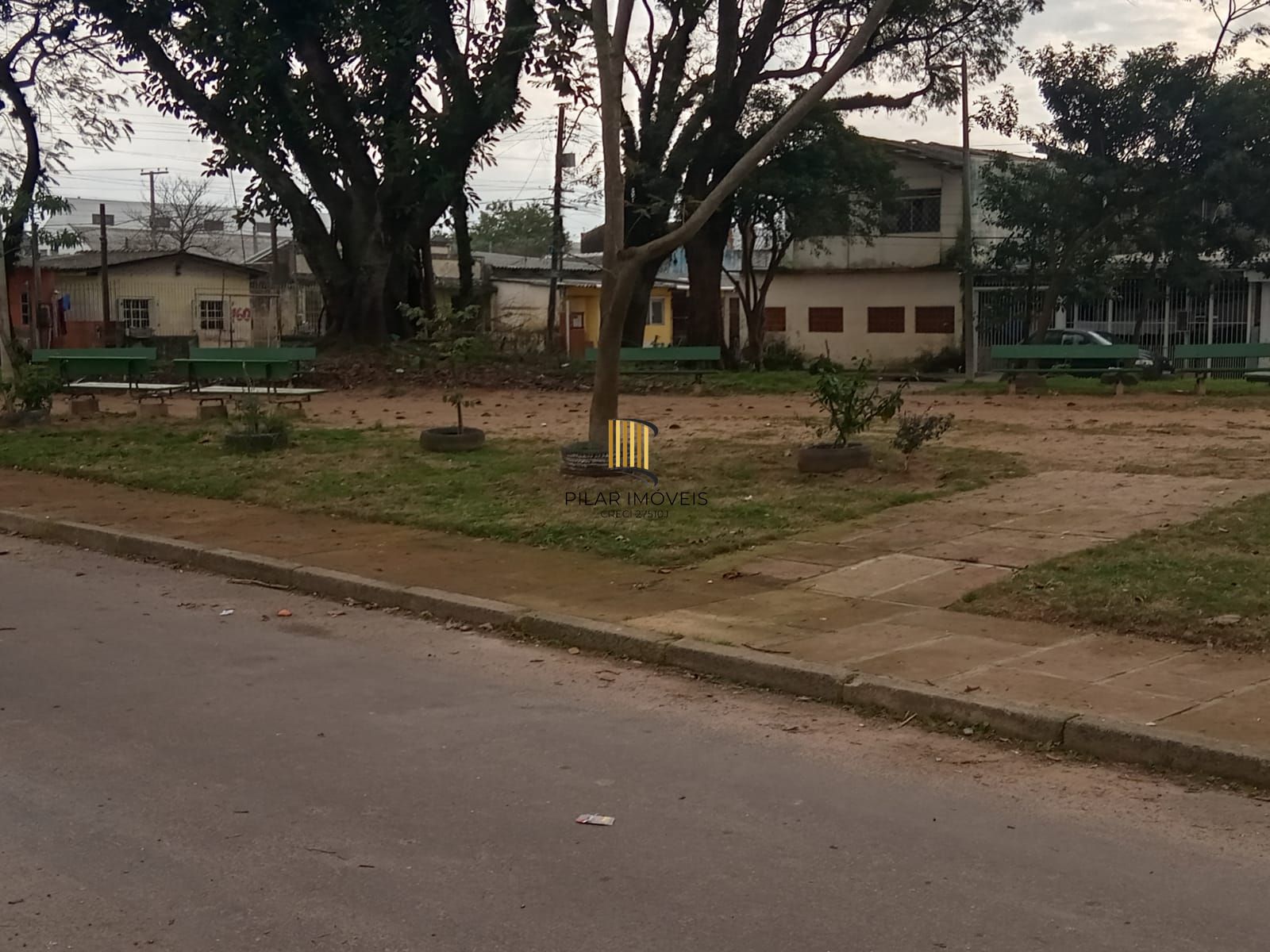 Oportunidade, casa sobrado, Humaitá e Farrapos. Porto Alegre - Preço baixo