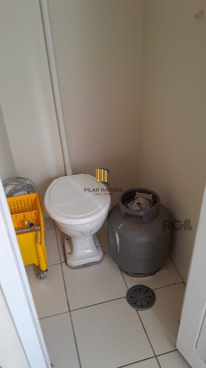 Apartamento na Luiz Manoel,2 dormitórios,desocupado,frente,bairro Santana