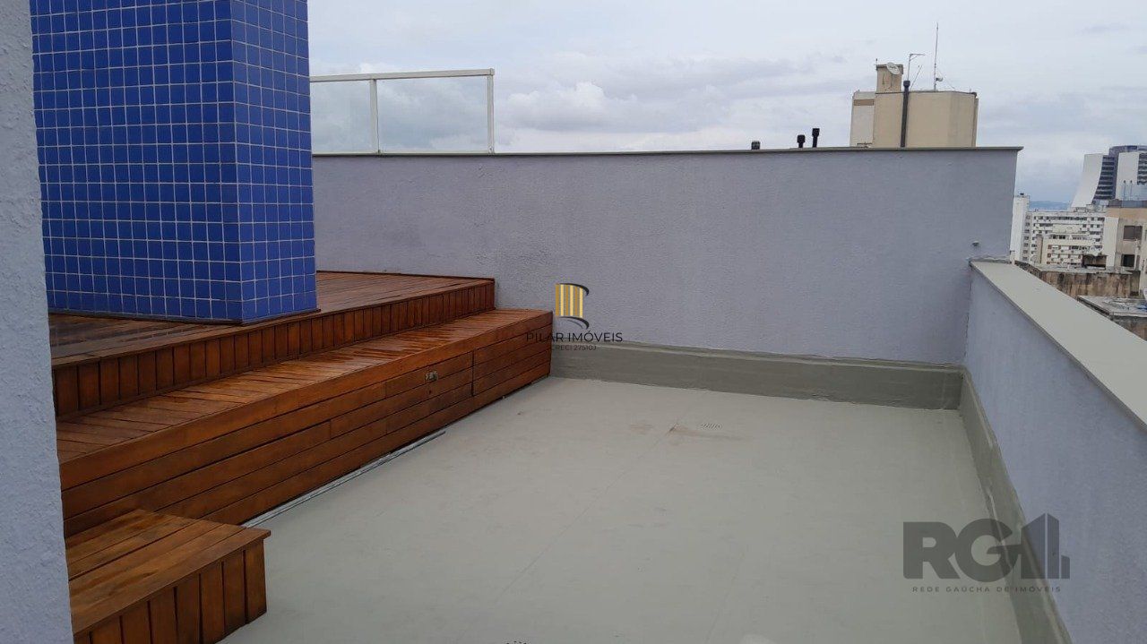 Apartamento semi- mobiliado 02 dormitórios, 01 suíte,andar alto,na Cidade Baixa