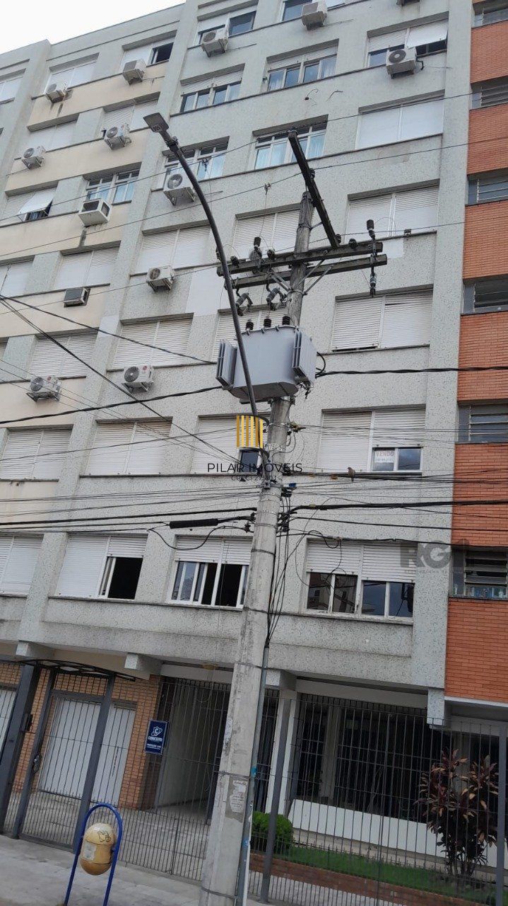 Compre 1 quarto,desocupado,próximo a Rua Lima e Silva e Supermercado Zaffari