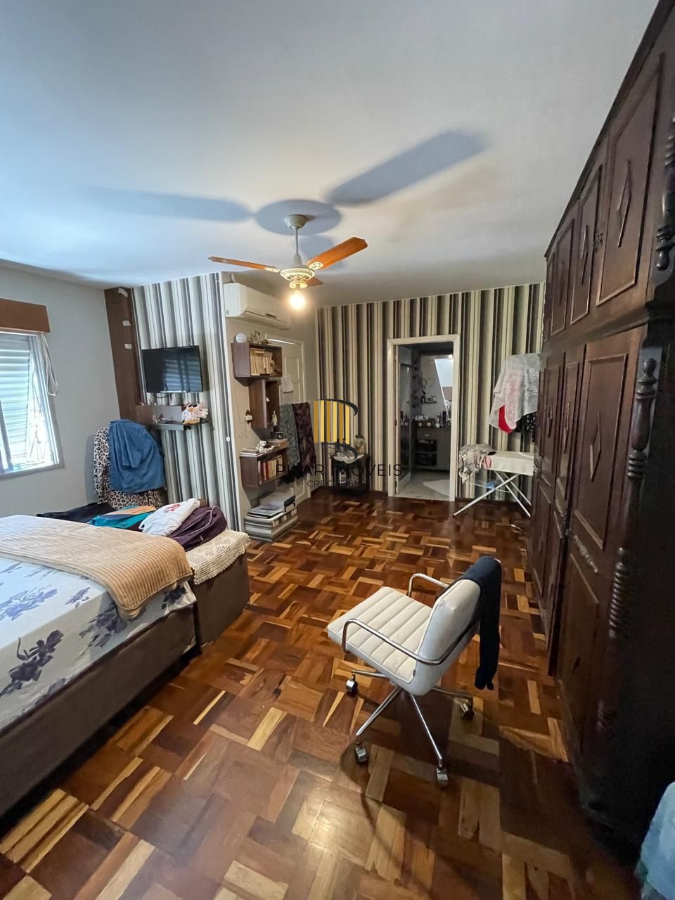 Casa 5 dormitórios no bairro Partenon