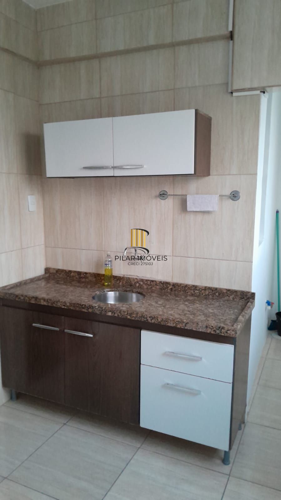 Excelente e amplo apartamento 2D desocupado na Cidade Baixa, Porto Alegre, Preço Atrativo.