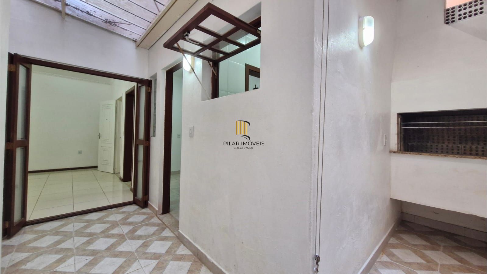 Apartamento com 3 Quartos e 2 banheiros à Venda, 84 m² por R$ 280.000