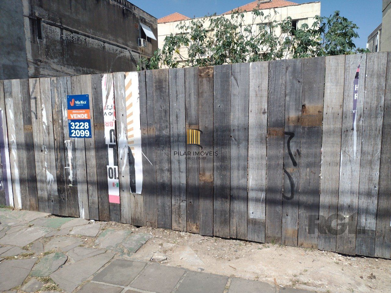 Compre terreno na Av Bento Gonçalves, 20,24 X 24M2,Bairro Partenon