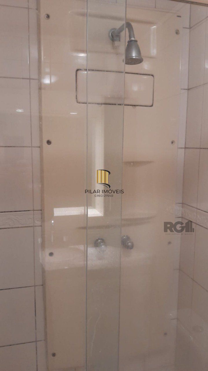 Apartamento semi- mobiliado 02 dormitórios, 01 suíte,andar alto,na Cidade Baixa