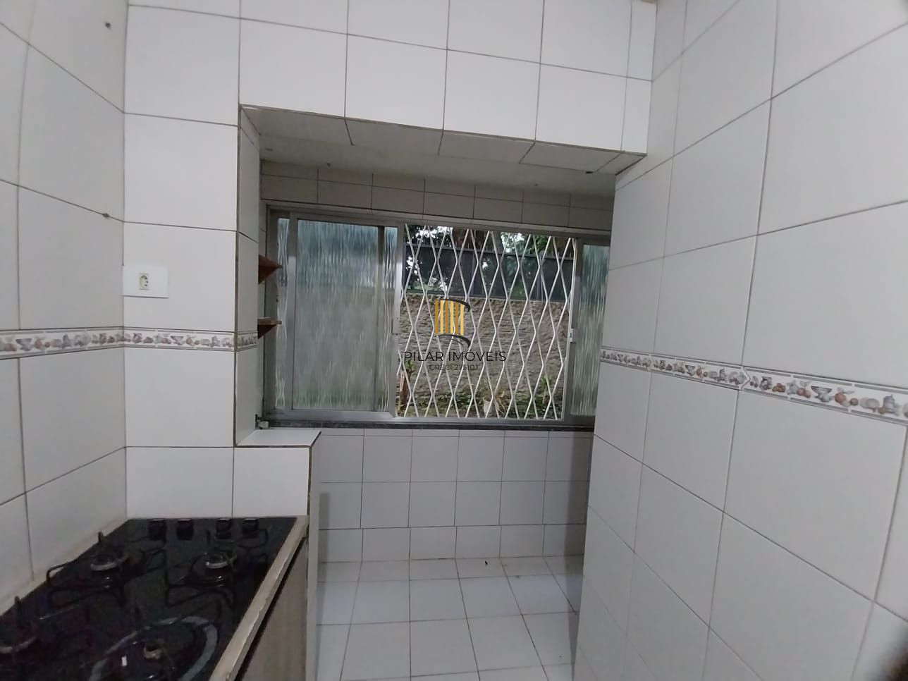Apartamento térreo, 2 dormitórios. 2 banheiros, demais peças, Menino Deus