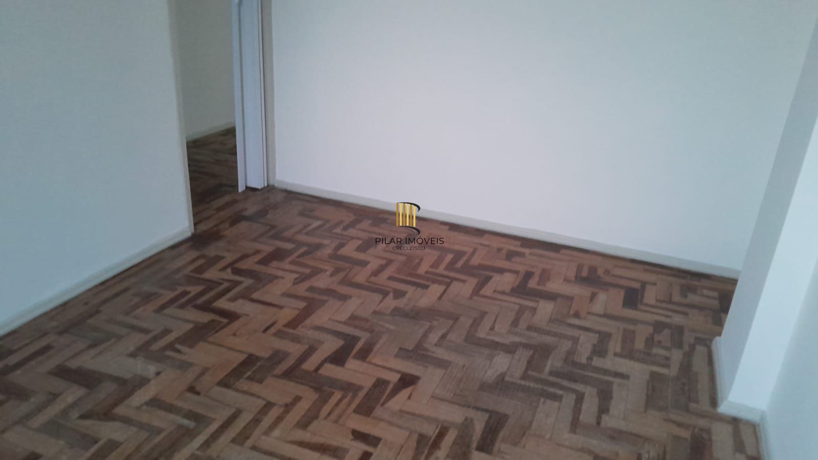 Excelente e amplo apartamento 2D desocupado na Cidade Baixa, Porto Alegre, Preço Atrativo.