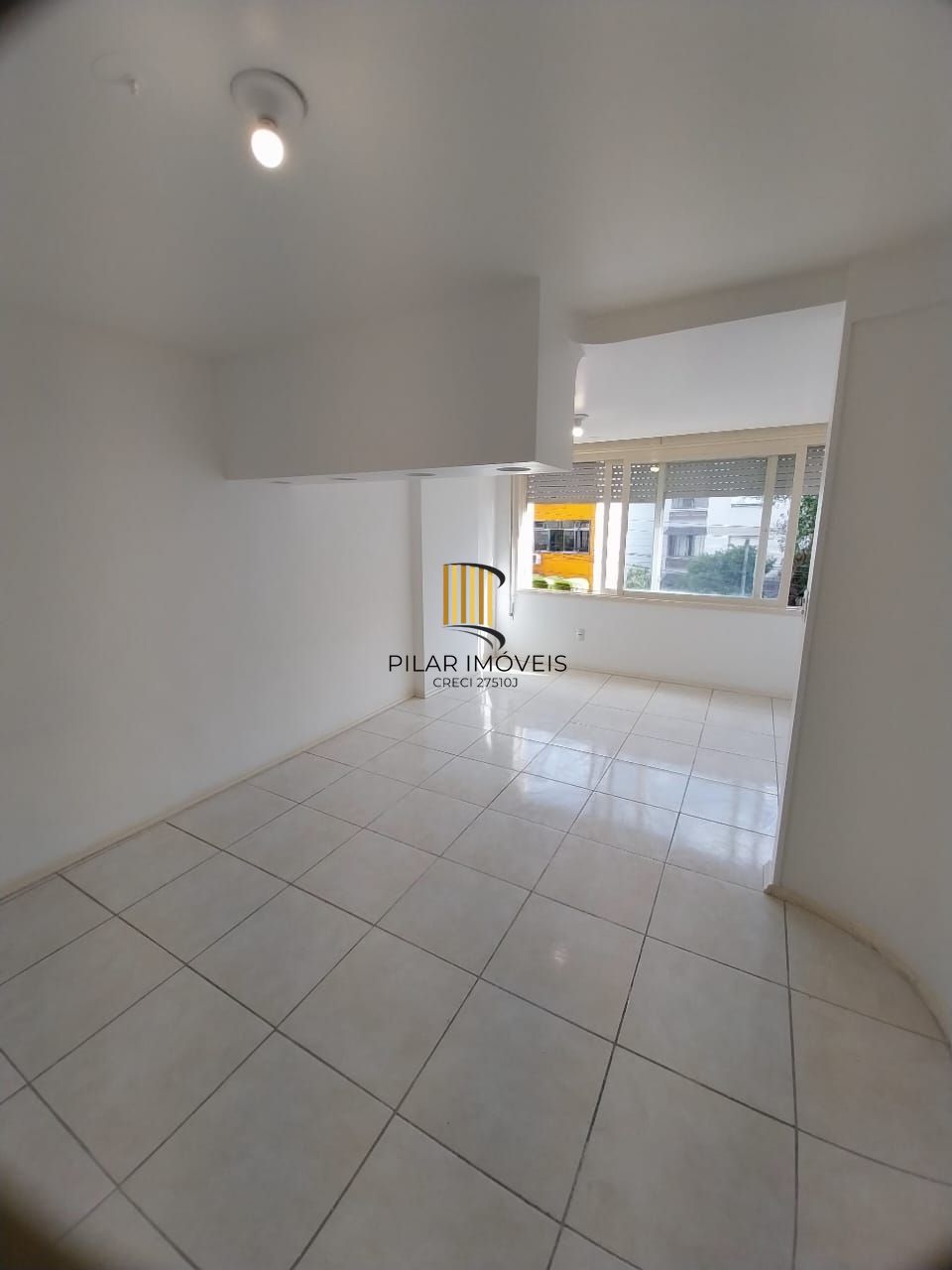 JK na Cidade Baixa, 2 piso, elevador, Preço atrativo.