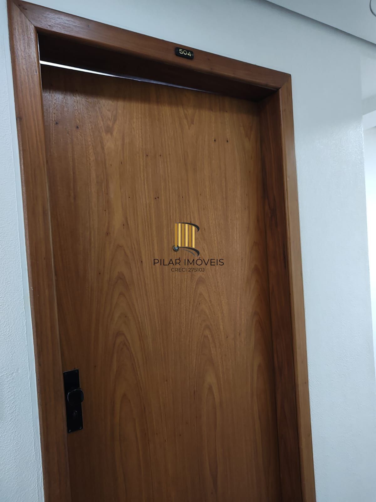 Salão comercial no bairro Menino Deus