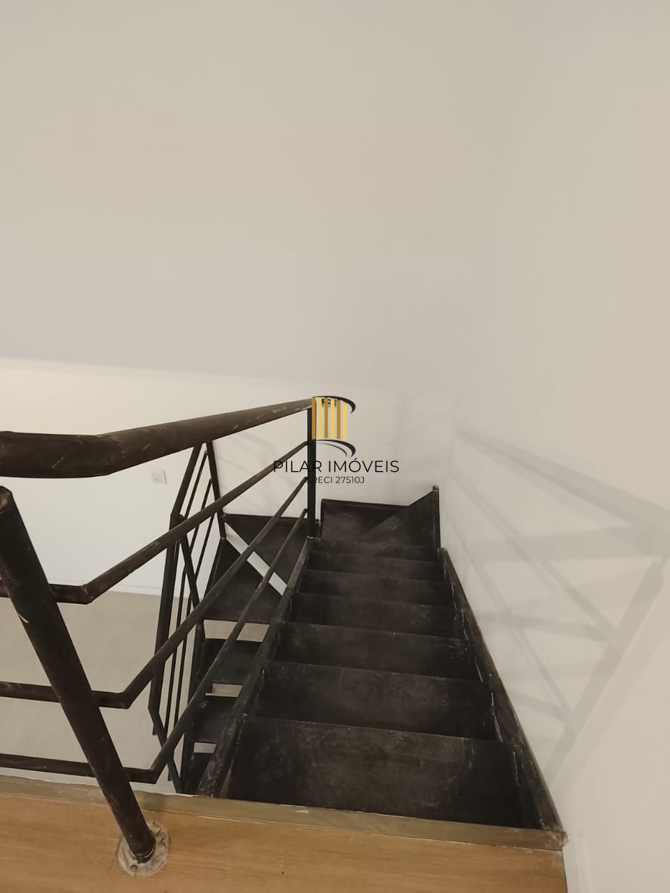 DUPLEX 1D NA CIDADE BAIXA MEZANINO COM CLOSET