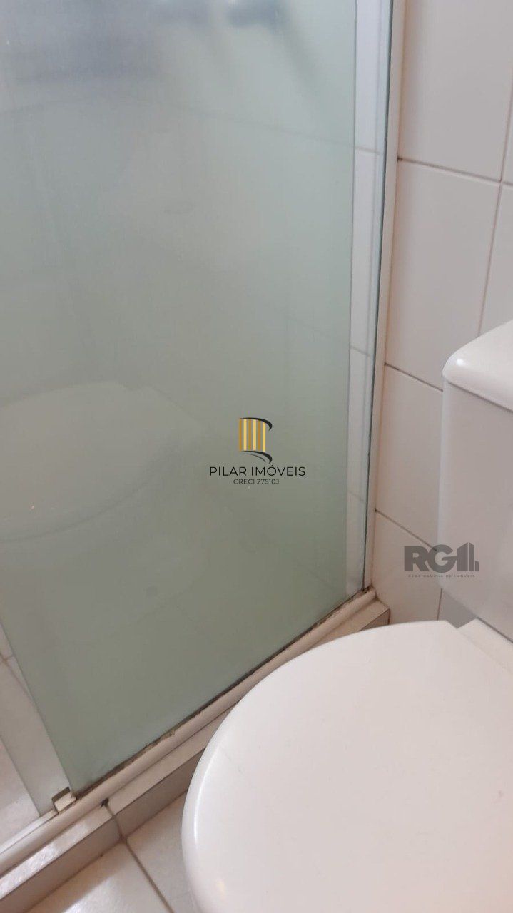 Apartamento semi- mobiliado 02 dormitórios, 01 suíte,andar alto,na Cidade Baixa