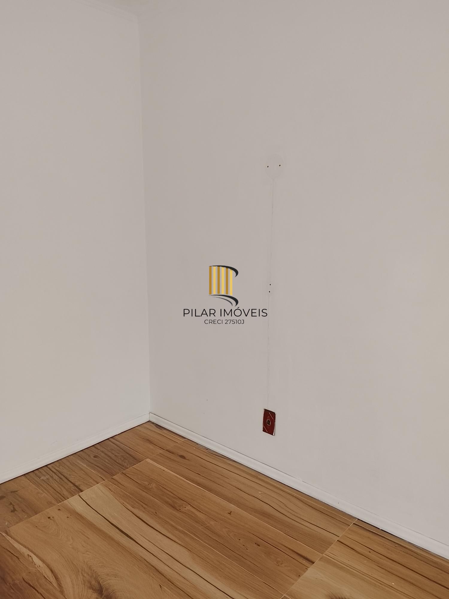 Ótimo apartamento 1D, desocupado na Medianeira, preço atrativo.